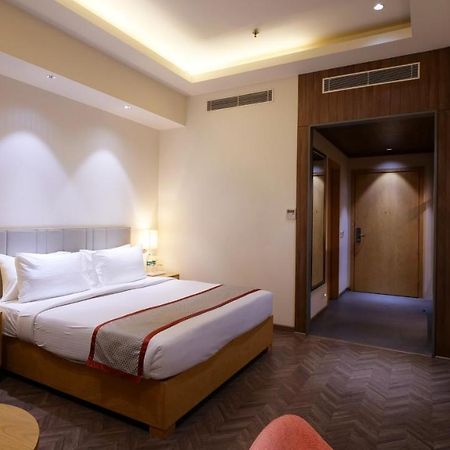 Orana Aurnum Hotel New Delhi Exterior photo