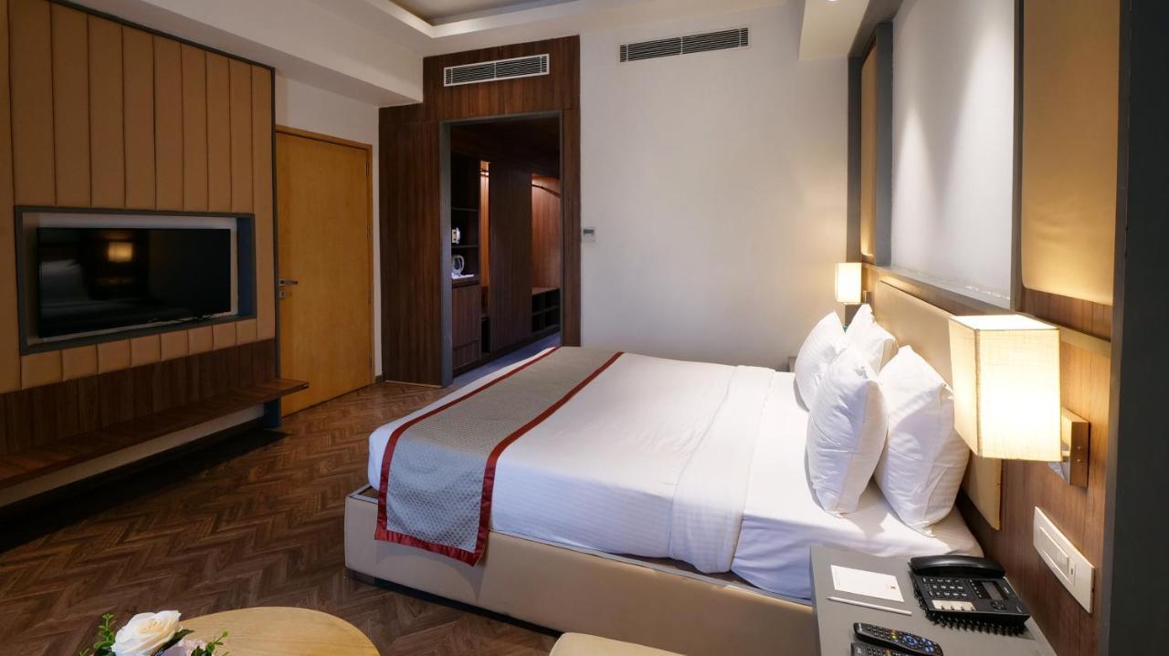 Orana Aurnum Hotel New Delhi Exterior photo