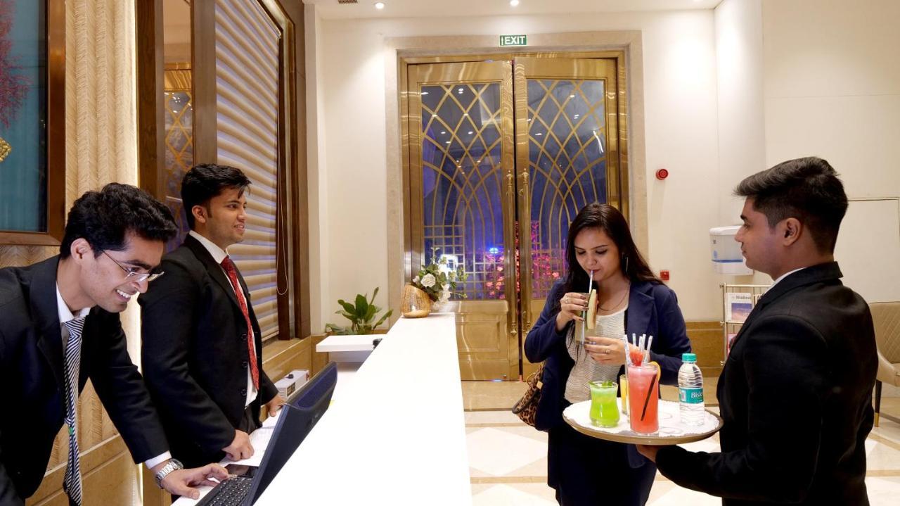 Orana Aurnum Hotel New Delhi Exterior photo